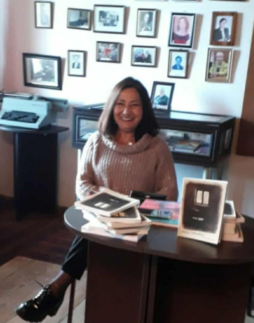 ჩოჩხათში, დედისეული სახლის ბუხართან დაწერილი ძარღვიანი ქართული სიტყვით ამოთქმული სტრიქონები